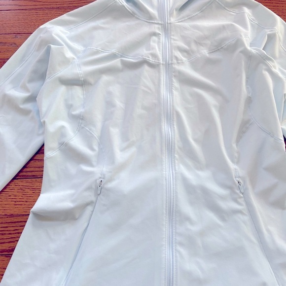 Like new Lululemon mist over windbreaker jacket - Picture 6 of 12
